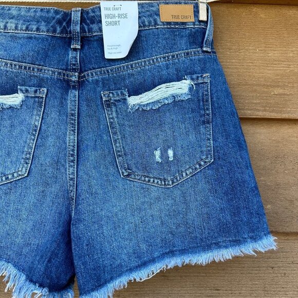 True Craft High Rise Distressed Destroyed Denim NWT Jean Shorts Size 9 - Picture 8 of 10